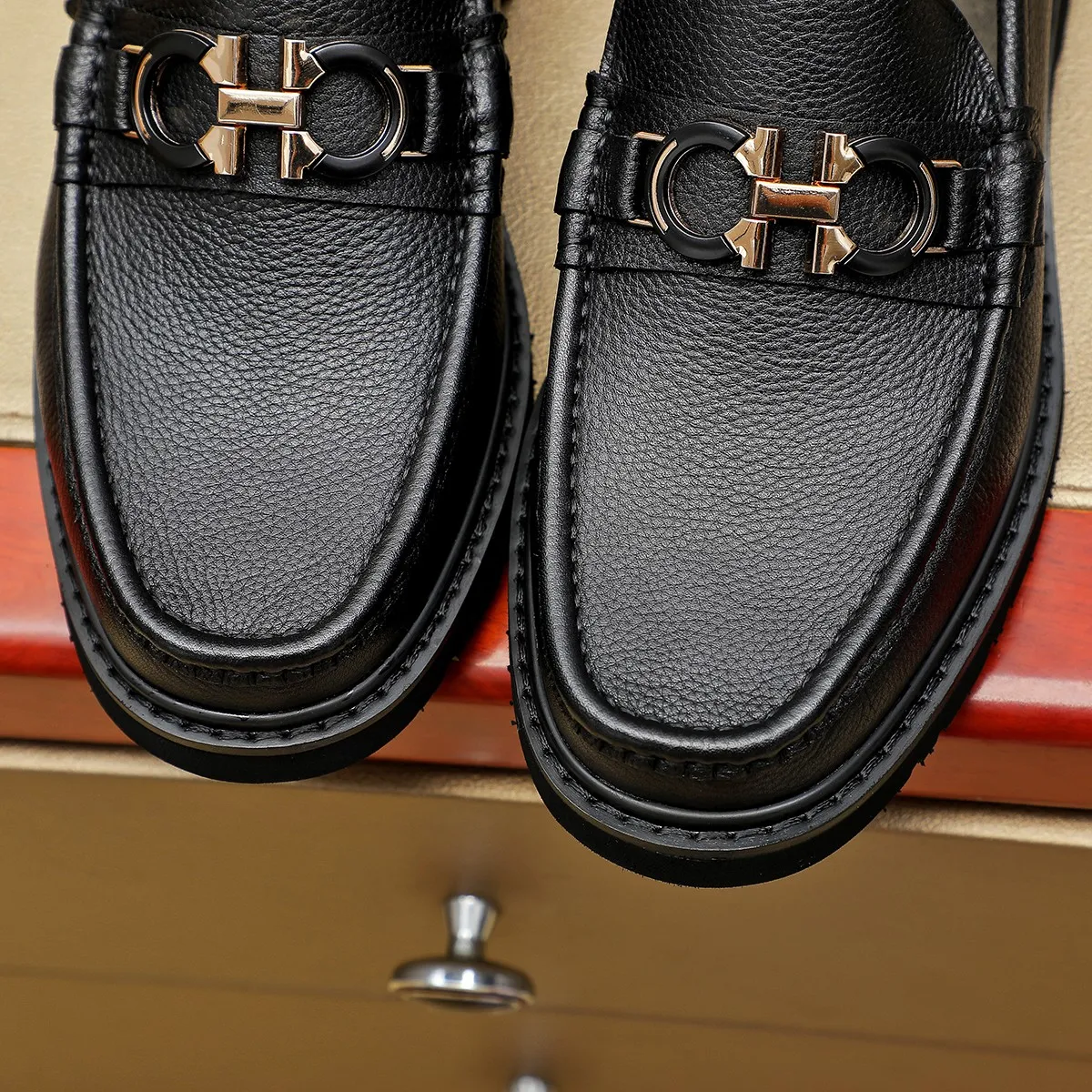 Men's shoes 💰500 Ferragamo [Ferragamo] top imported suit men's shoes 💯Original copy of the official website, product materials: selected imported embossed calfskin + luxury hardware buckle accessories ~ imported water-dyed cow 🐂 leather lining. Strong three-dimensional visual effect, original combination outsole, multiple colors available😘 Size: 38-44 (.45.46. Customized)